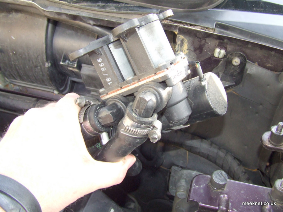 Bmw water valve with additional water pump