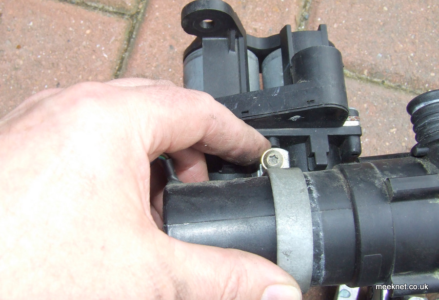 BMW E31 Heater Valves and Auxiliary Water Pump Replacement