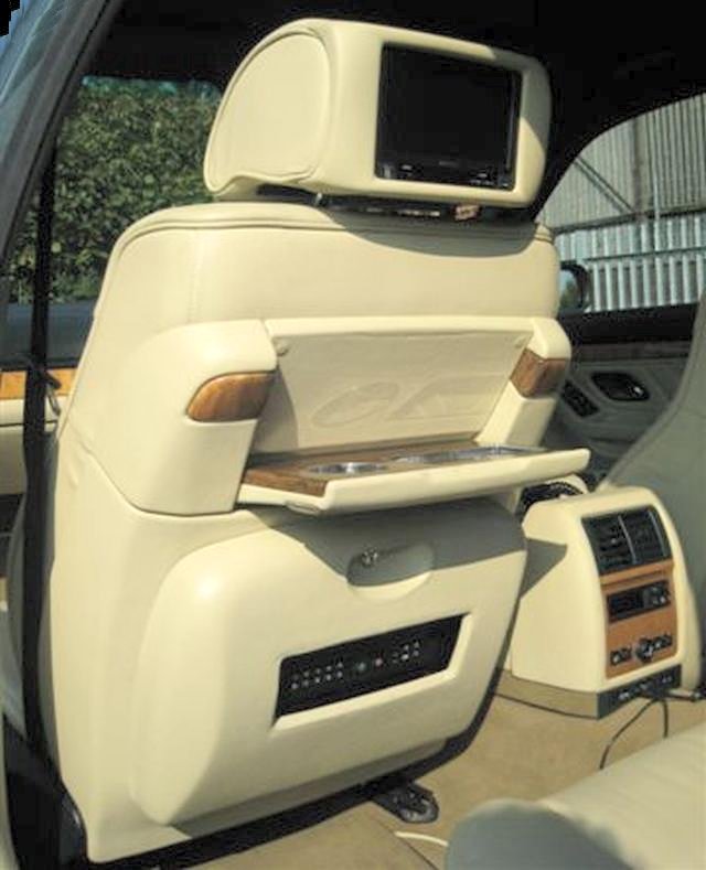 Early 2000 models had a wired telephone and 43 monitor A few unusual E38 39s
