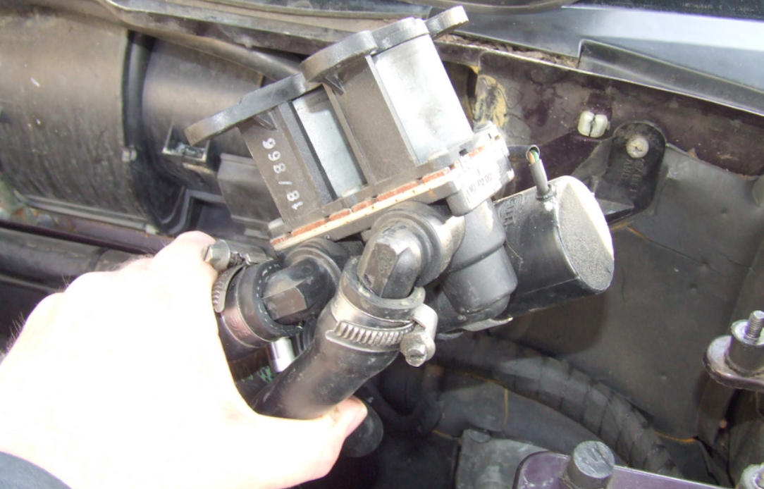 BOSCH BREMSBELAG SATZ BREMSKLÖTZE HINTEN MITSUBISHI CHRYSLER DODGE 44338